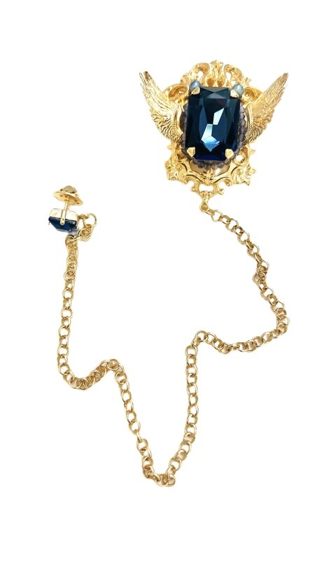 Men’s Jewelry: brooch.