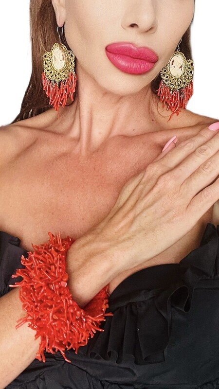 Jewelry set: bracelet and earrings.