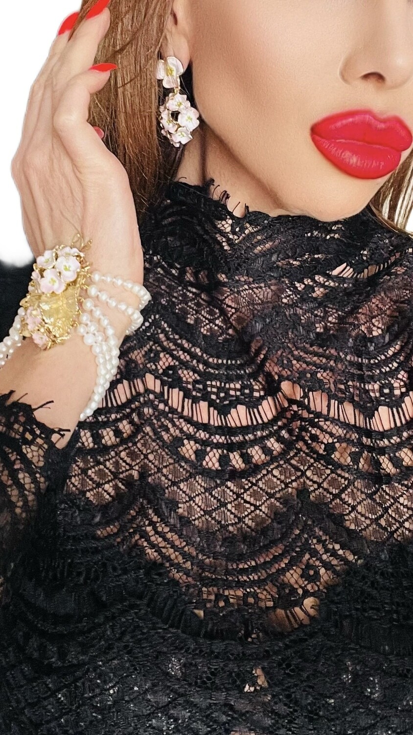 Jewelry set:    bracelet and earrings