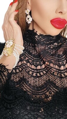 Jewelry set:    bracelet and earrings