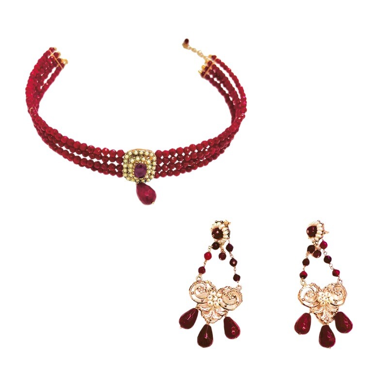 Jewelry set: choker and earrings.