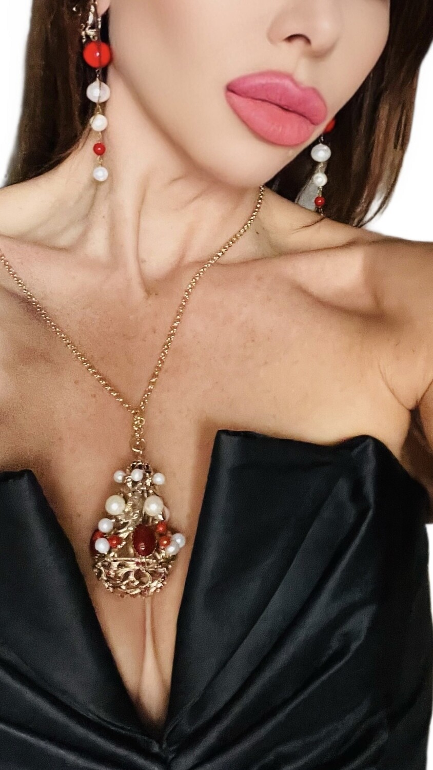 Jewelry set : necklace and earrings