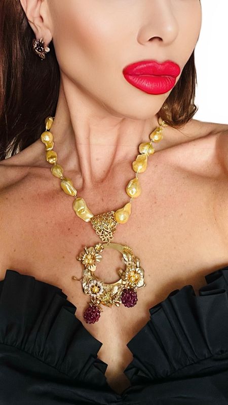 Jewelry set: necklace and earrings