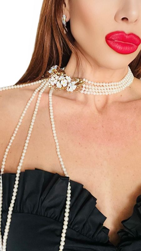 Jewelry set: necklace and earrings