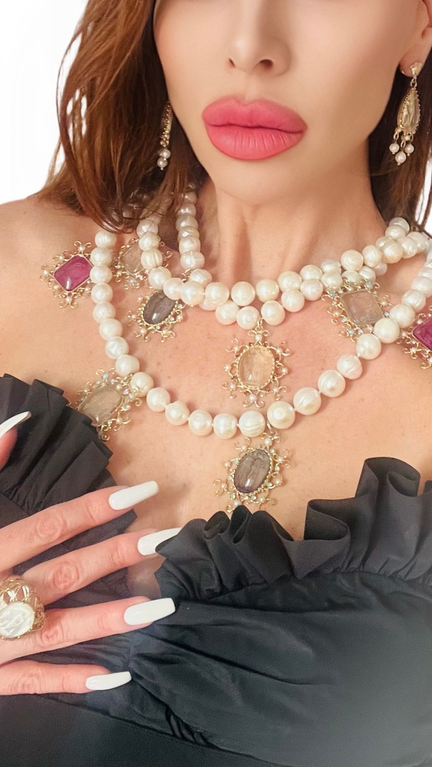 Jewelry set : necklace , earrings and ring