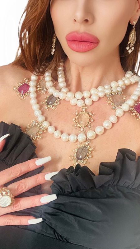 Jewelry set : necklace , earrings and ring