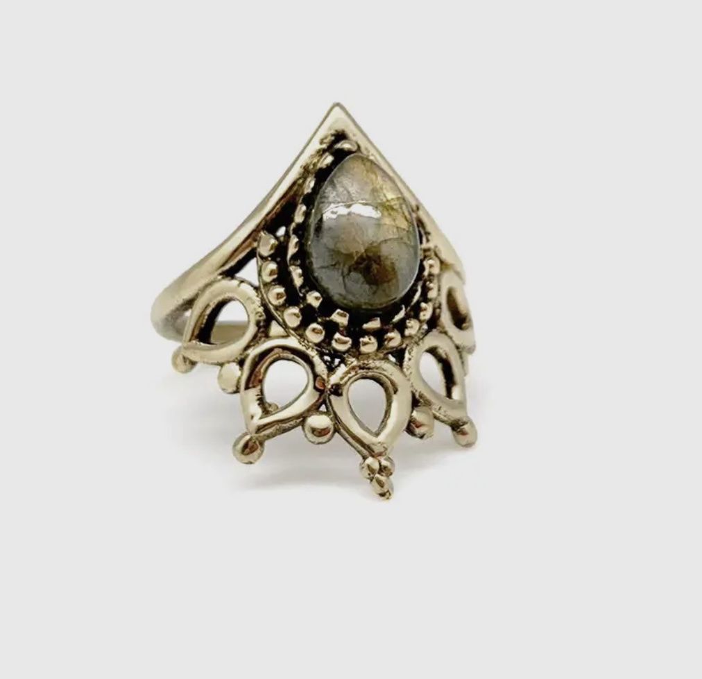 Tanvi Ring Gold Ornate with Labradorite