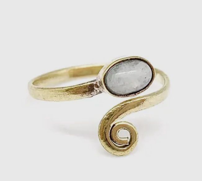 Tanvi Ring Gold Oval with Moonstone