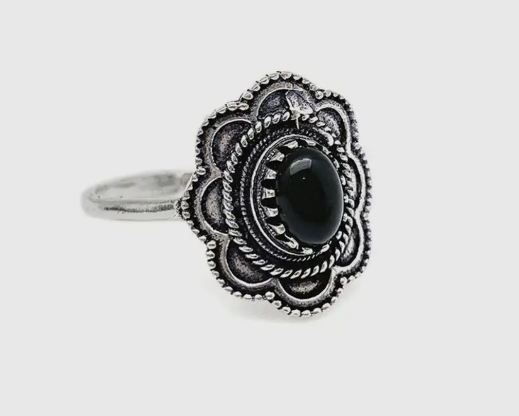 Tanvi Ring Black Onyx - Silver, Color: Silver