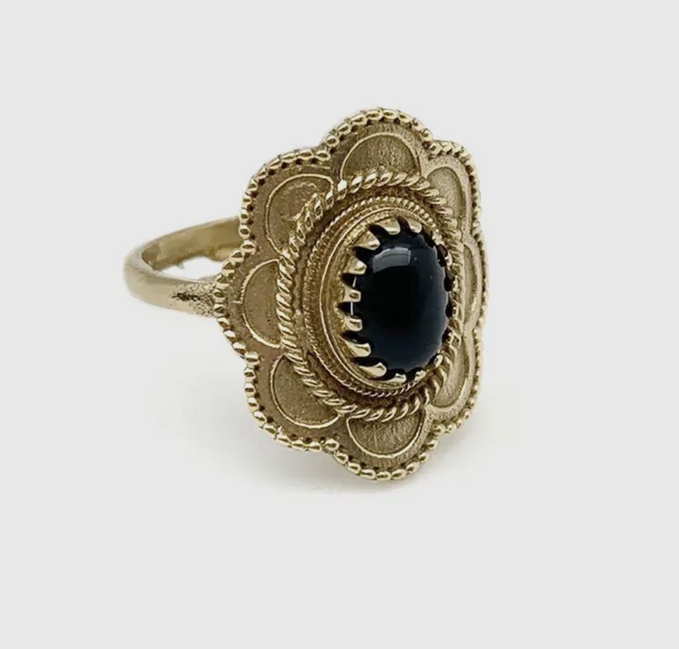 Tanvi Ring Black Onyx - Gold, Color: Gold