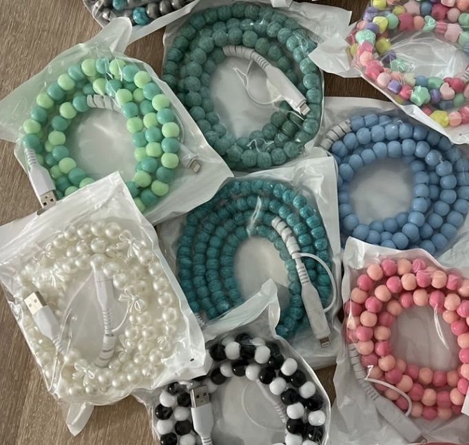 Beaded Chargers, Color: Black &amp; White