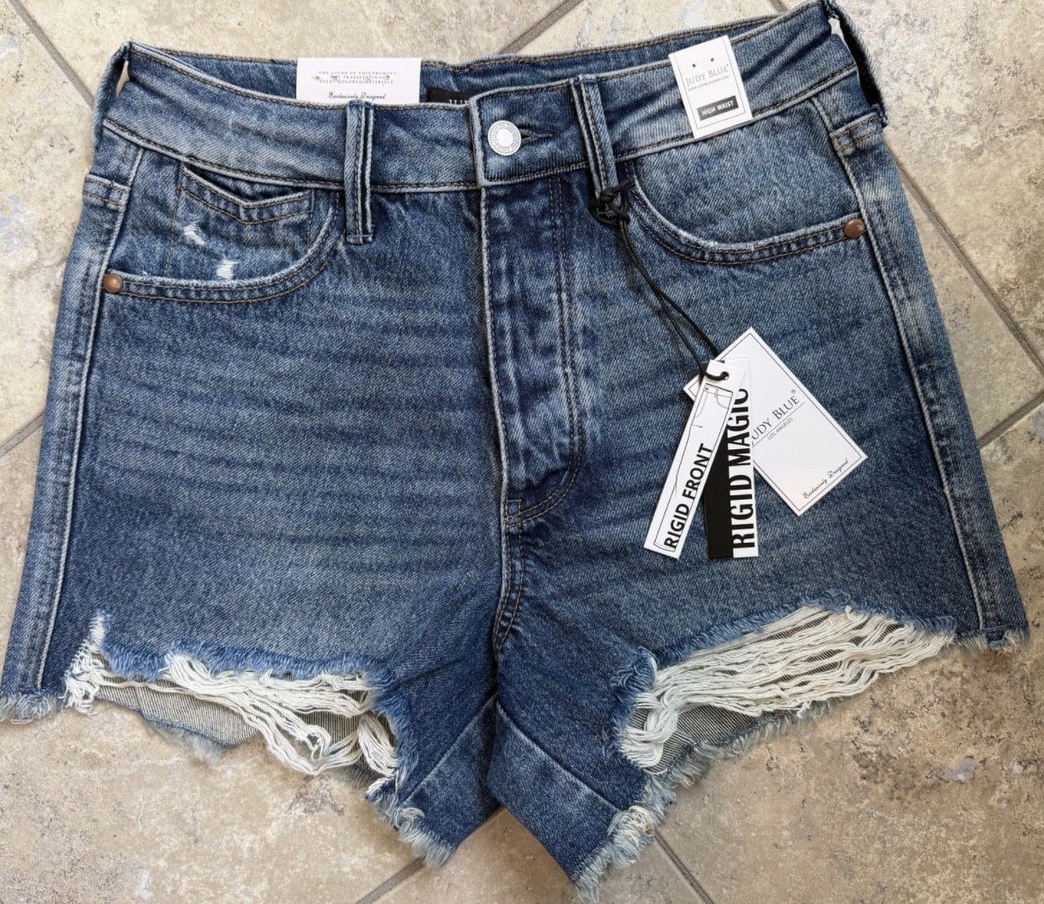 Kimberly Magic Cut Off Shorts - Plus