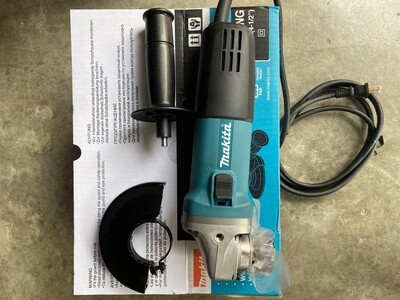 Esmeriladora angular de 4-1/2&quot; Makita.