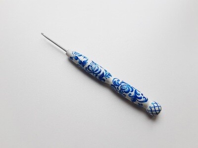 Crochet Hook 1.75 mm Painted WHITE & BLUE