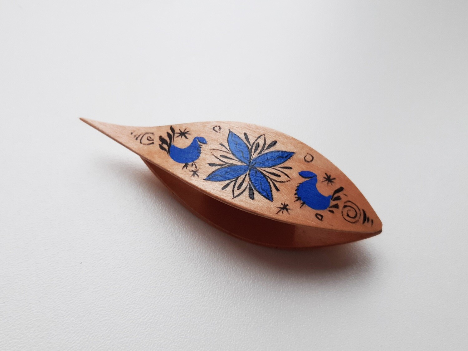 Tatting Shuttle With Pick Maple Painted