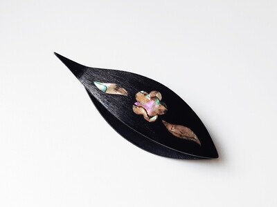 Tatting Shuttle With Pick​ Black Wood Mother-of-Pearl Flower Inlay​