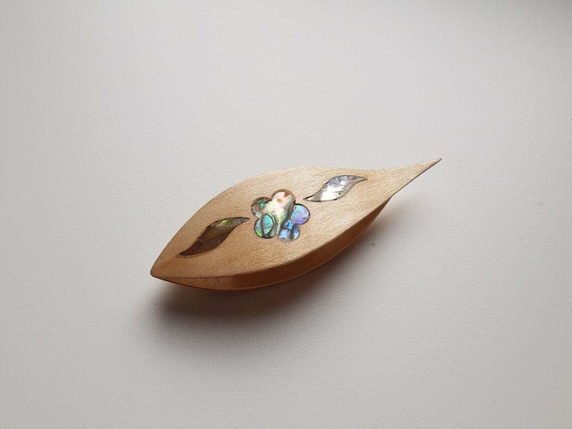 Tatting Shuttle With Pick​ Maple Mother-of-Pearl Flower Inlay​