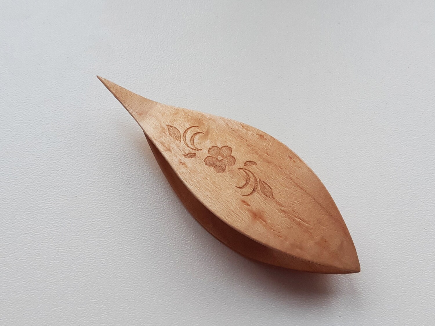 Tatting Shuttle With Pick Maple Flower Engraving​