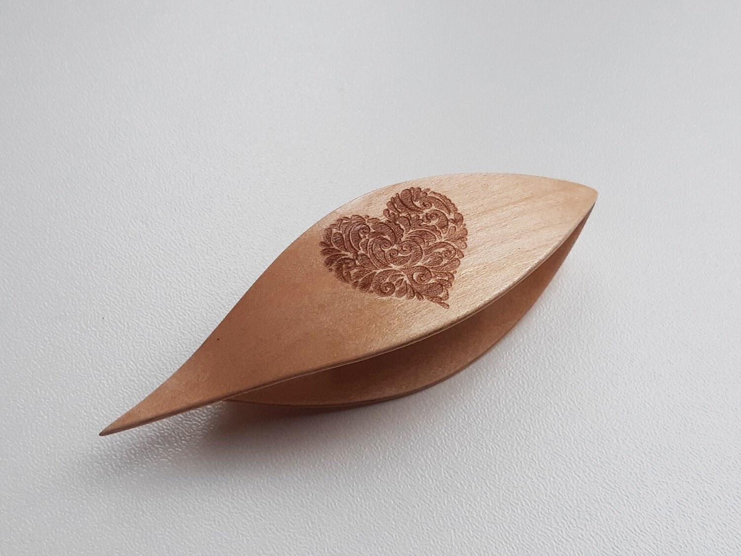 Tatting Shuttle With Pick Heart Engraving​