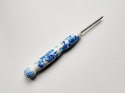 A Tool Used to Make Picots Consistent / Picot Gauge 2.6 mm Painted Gzhel on White