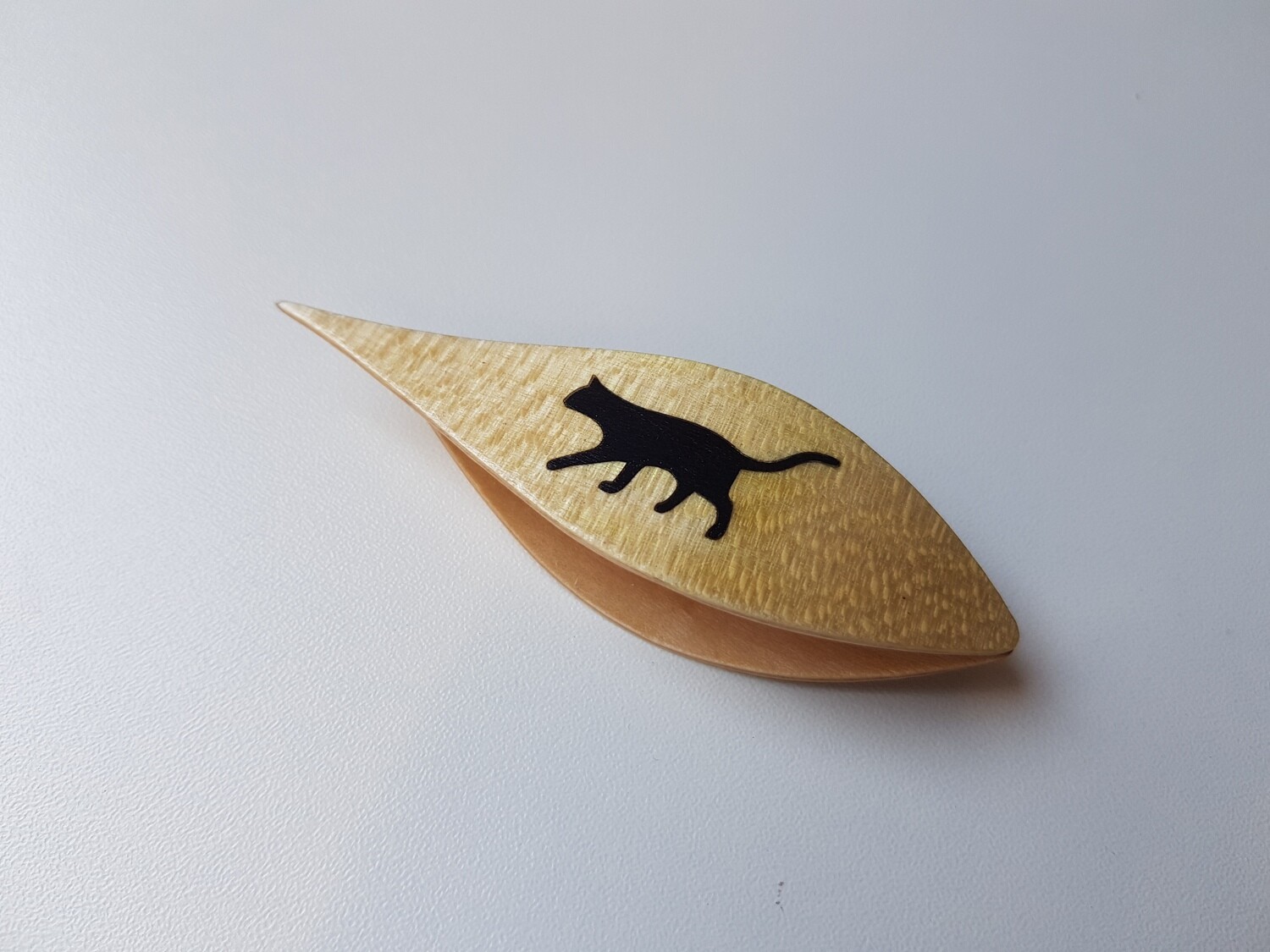 Tatting Shuttle With Pick Maple Black Cat Inlay​