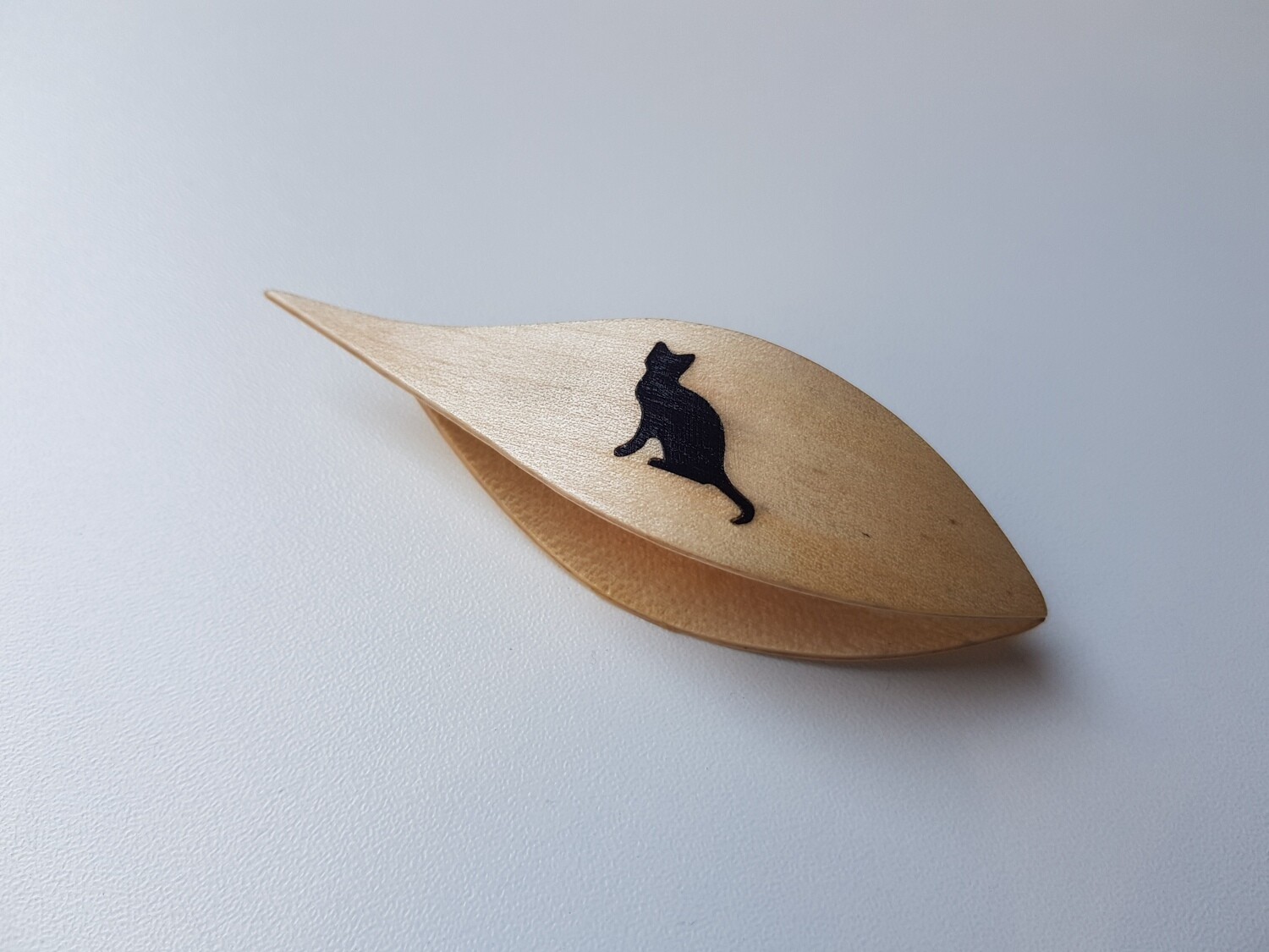 Tatting Shuttle With Pick Maple Black Cat Inlay