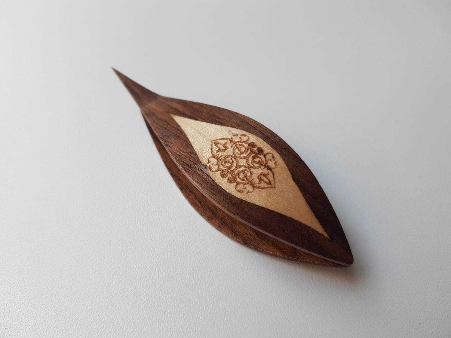 Tatting Shuttle With Pick Walnut Maple Inlay​ Engraving #3