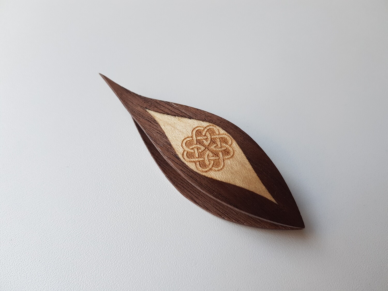 Tatting Shuttle With Pick Walnut Maple Inlay​ Engraving #2