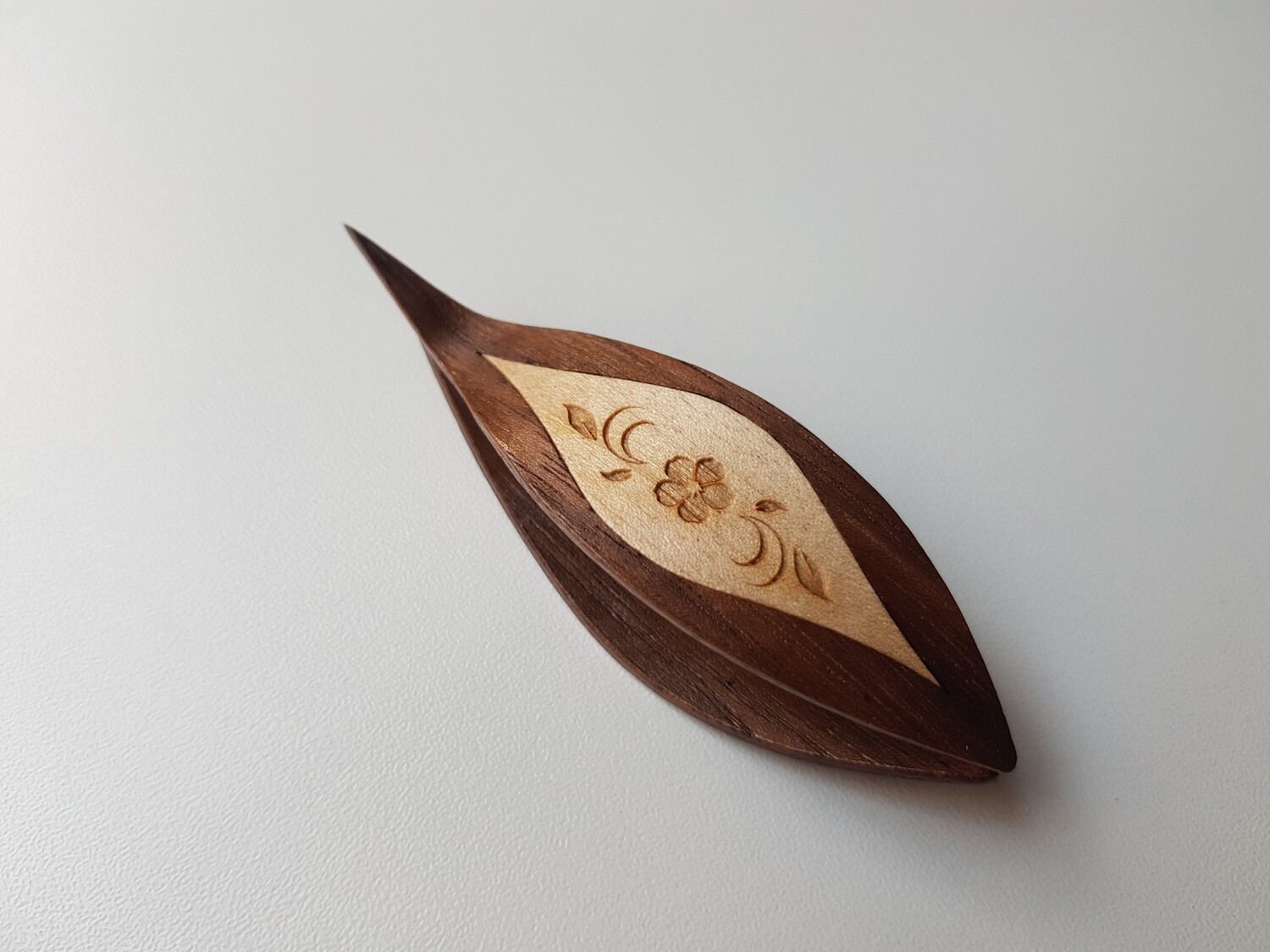 Tatting Shuttle With Pick Walnut Maple Inlay​ Engraving #1