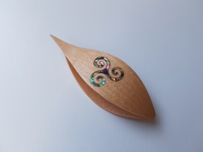 Tatting Shuttle With Pick​ Maple Mother-of-Pearl Curve Inlay​