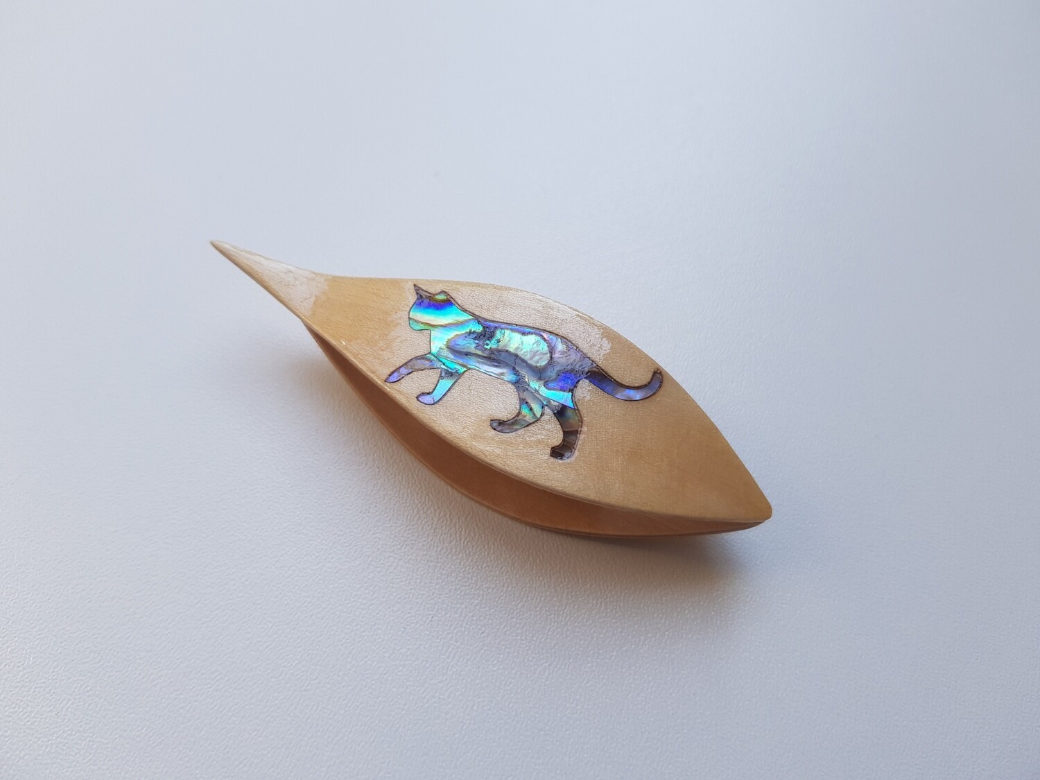 Tatting Shuttle With Pick​ Maple Mother-of-Pearl Cat Inlay​