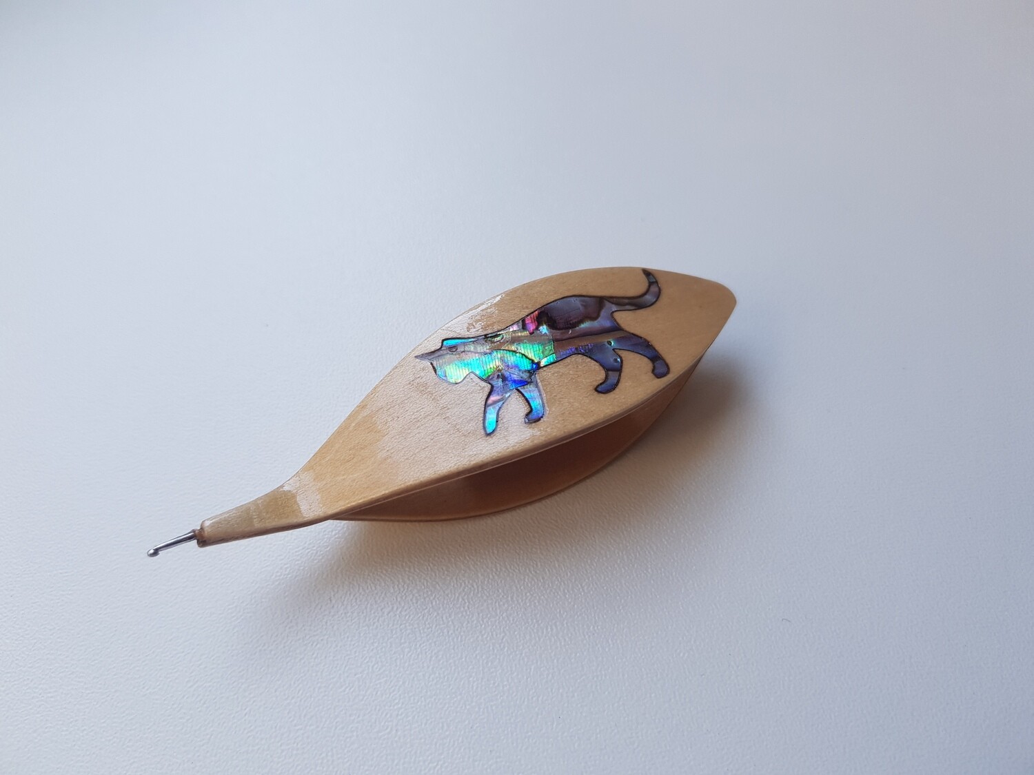 Tatting Shuttle With Hook Maple Mother-of-Pearl Cat Inlay