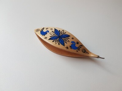 Tatting Shuttle With Hook Maple Painted​