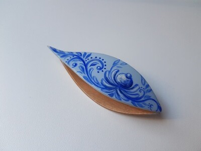 Tatting Shuttle With Pick Maple Painted