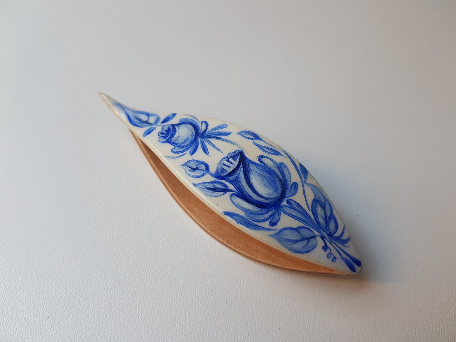 Tatting Shuttle With Pick Maple Painted