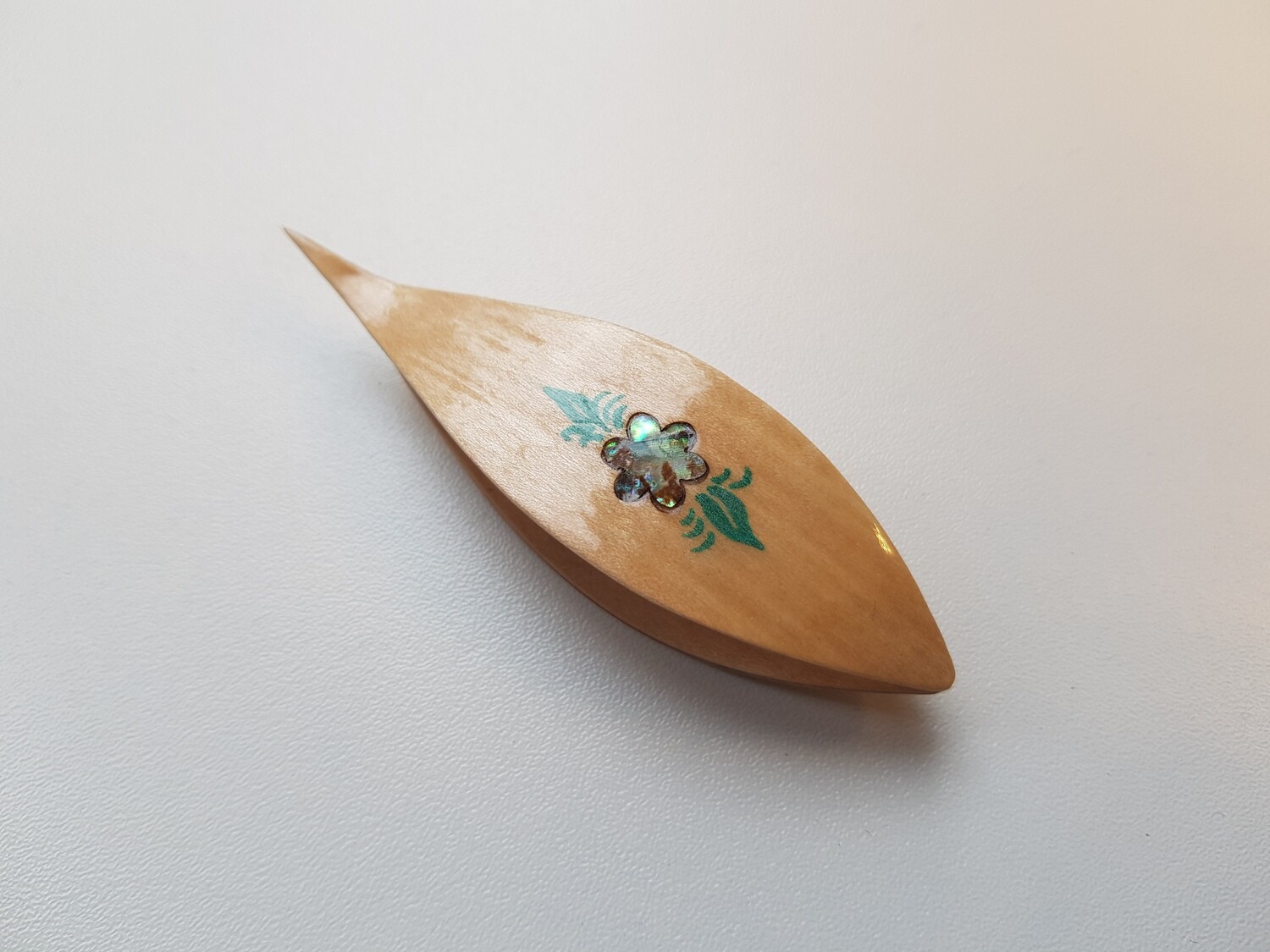Tatting Shuttle With Pick​ Maple Mother-of-Pearl Flower Inlay​ And Leaves Painted