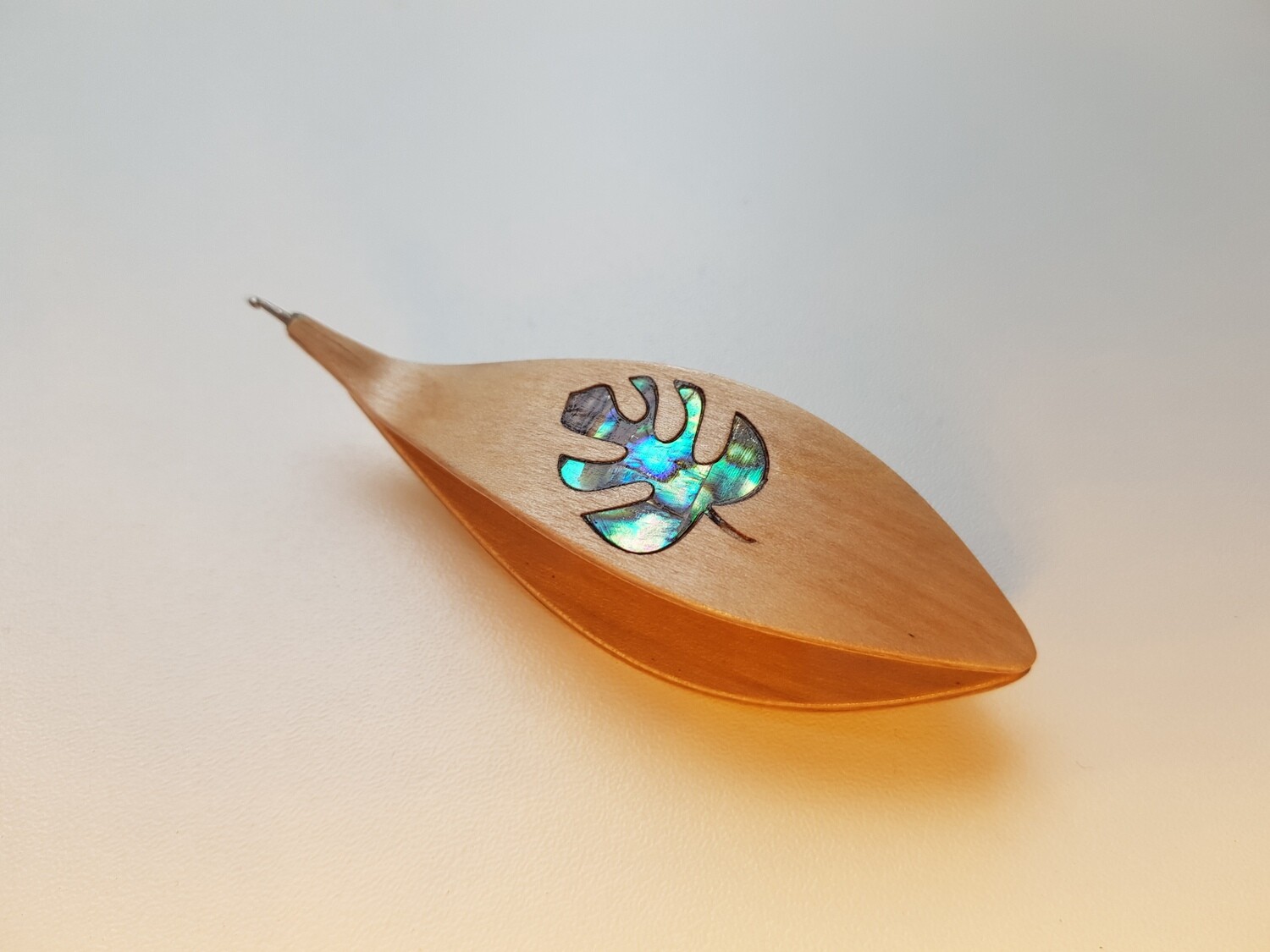 Tatting Shuttle With Hook Maple Mother-of-Pearl Monstera Inlay