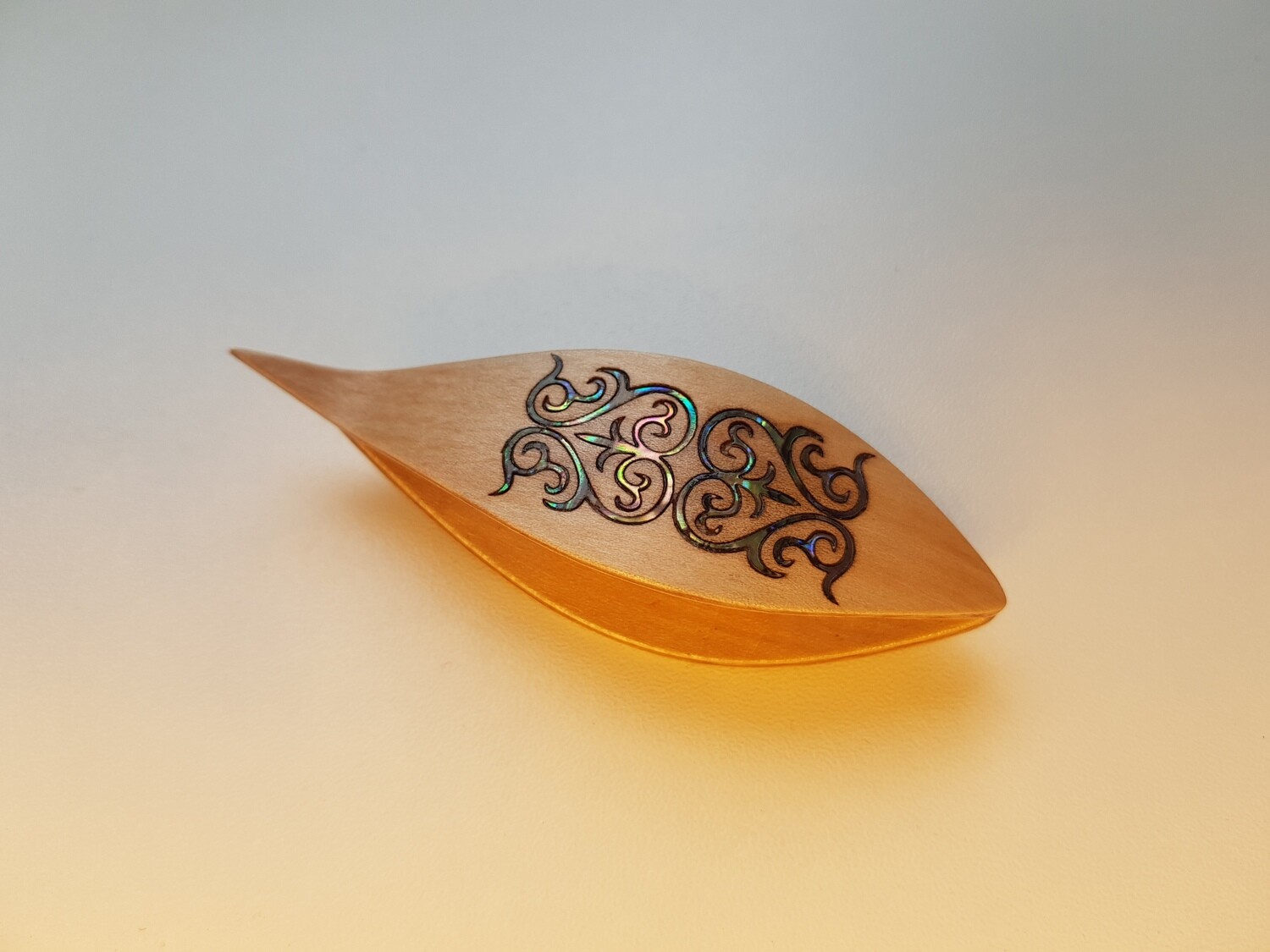 Tatting Shuttle With Pick​ Maple Mother-of-Pearl Thin Ornament Inlay​s