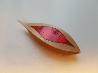 Tatting Shuttle With Pick​ Maple Red Mother-of-Pearl Inlay​