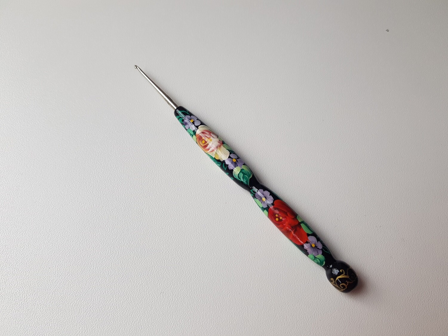 Crochet Hook 1.0 mm Painted YELLOW & RED ROSES ON BLACK