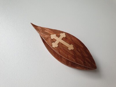 Tatting Shuttle With Pick Lacewood Maple Cross Inlay