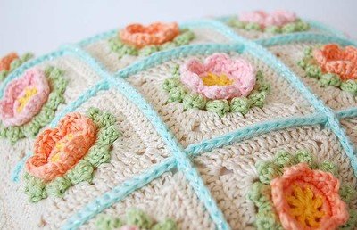 CROCHET PATTERN: Flowery  Cushion