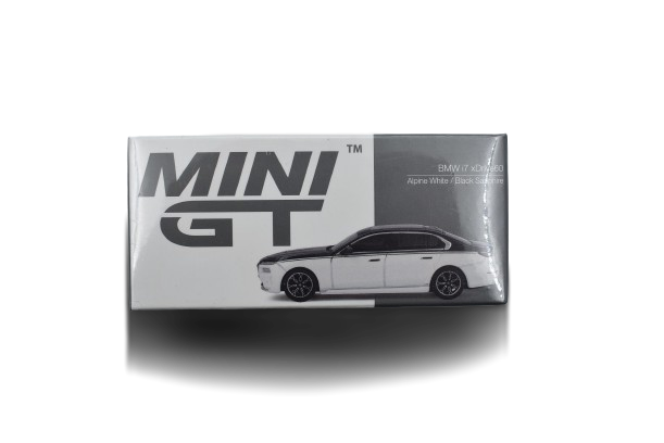 Mini GT BMW i7 xDrive60 White / Black Mini GT BMW i7 xDrive60 White / Black