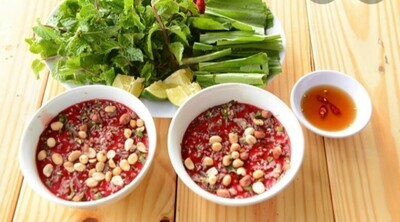 Tiết canh dê sống