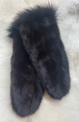 Modèle Bella due. Mitaines femme en fourrure de vison, renard aux poignets et fourrure rasé à l’intérieur