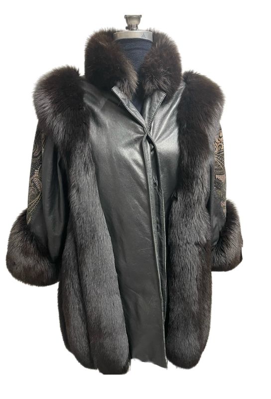 Saga fox jacket en renard noir et cuir