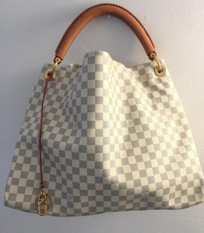 Sac  Louis Vuitton*Artsy MM  , Toile Damier Azur, maroquinerie luxe, made in France.