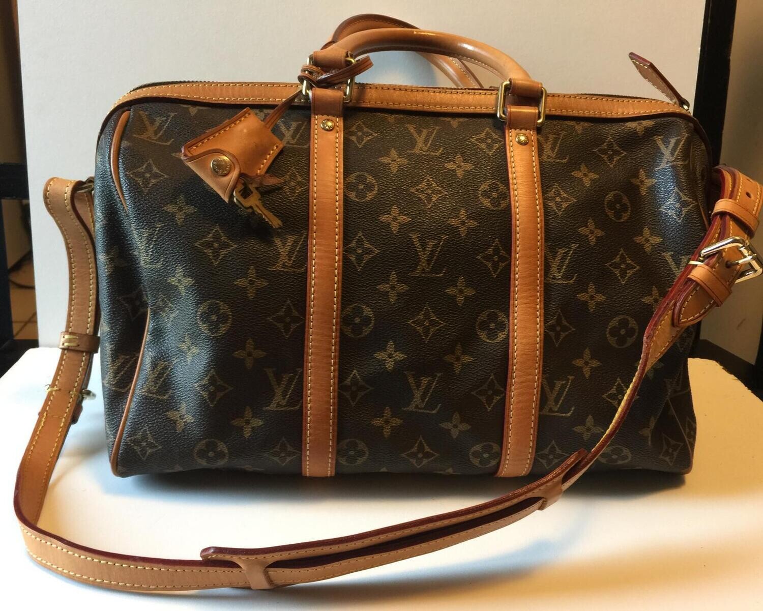 Keepall 45 Bandoulière / Sac Louis Vuitton* Keep All 45  Avec Bandoulière, Toile Monogram, maroquinerie luxe, made in France.