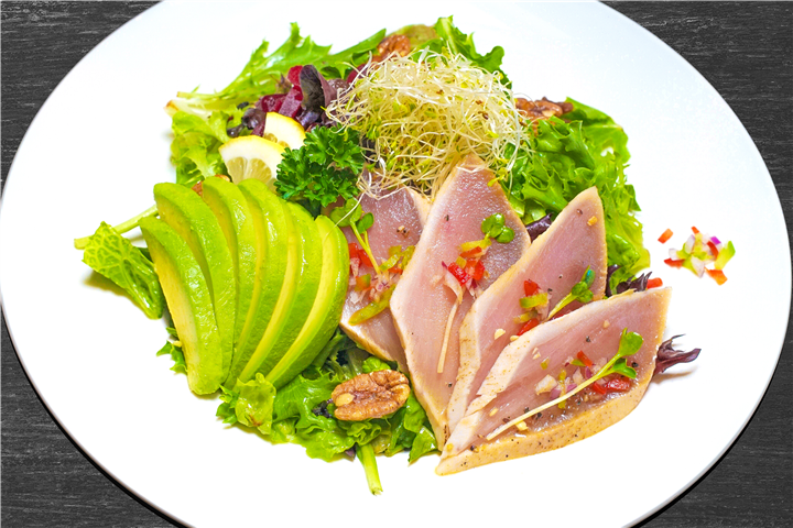Tuna Tataki Salad