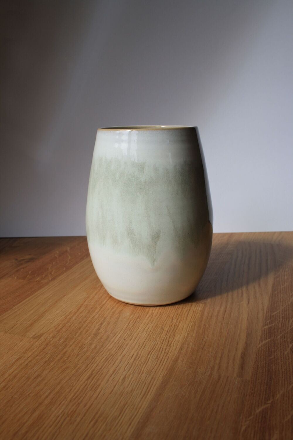 Vase grau-grün